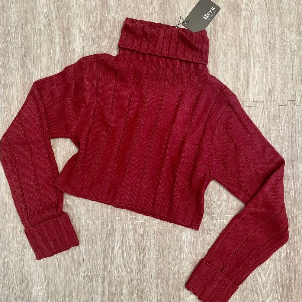 Turtle neck cropped sweater